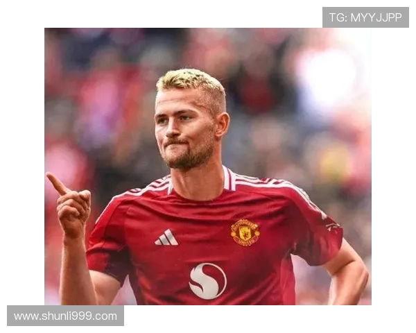 德里赫特谈曼联本赛季目标力争重返欧冠展现球队进步与提升潜力